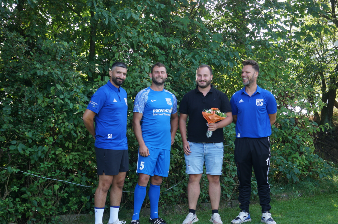 Neue Trikots für den SV Dörpum