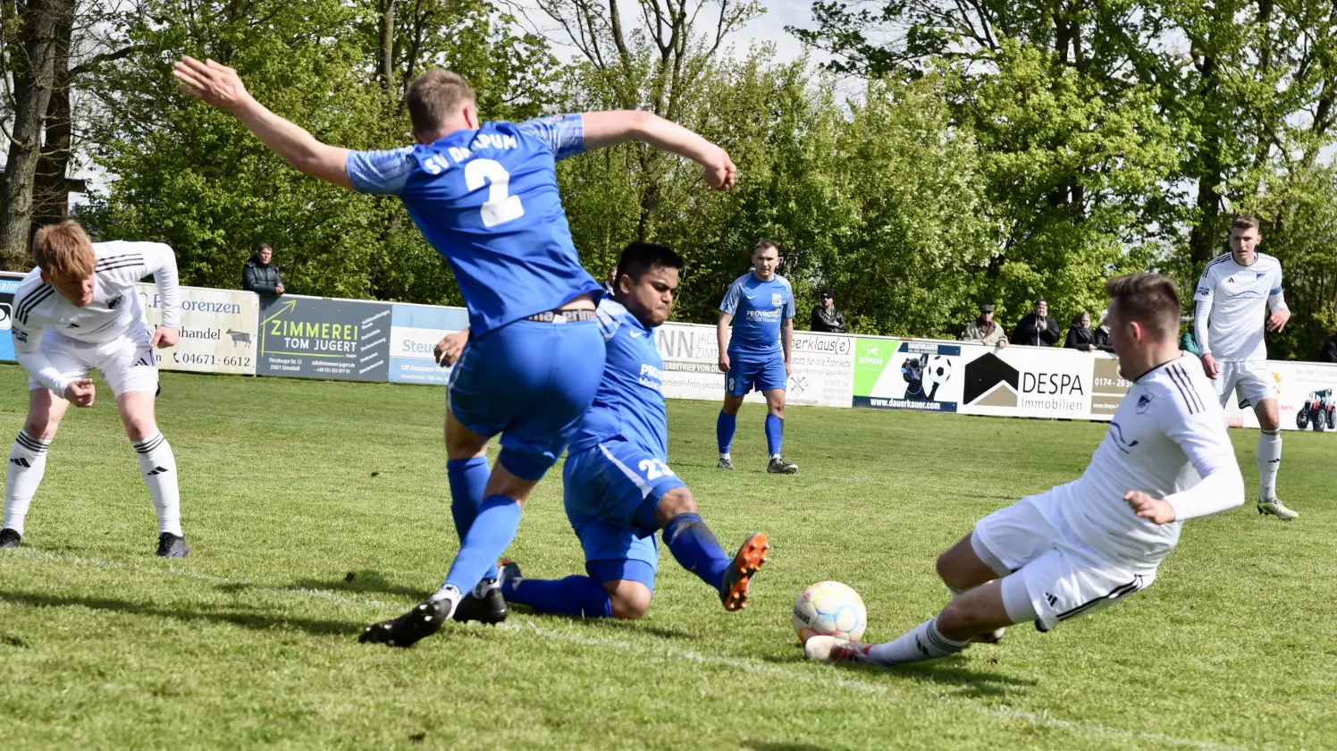 SV Dörpum wehrt sich tapfer gegen den neuen Meister TuS Rotenhof