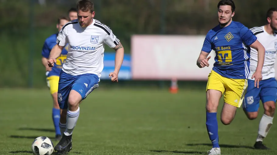 Dörpums Angreifer Malte Johannsen konnte in der Partie beim TSV Altenholz keine Gefahr für den Gegner entfalten.FOTO: SPEEDPHOTOS.DE / ARCHIV